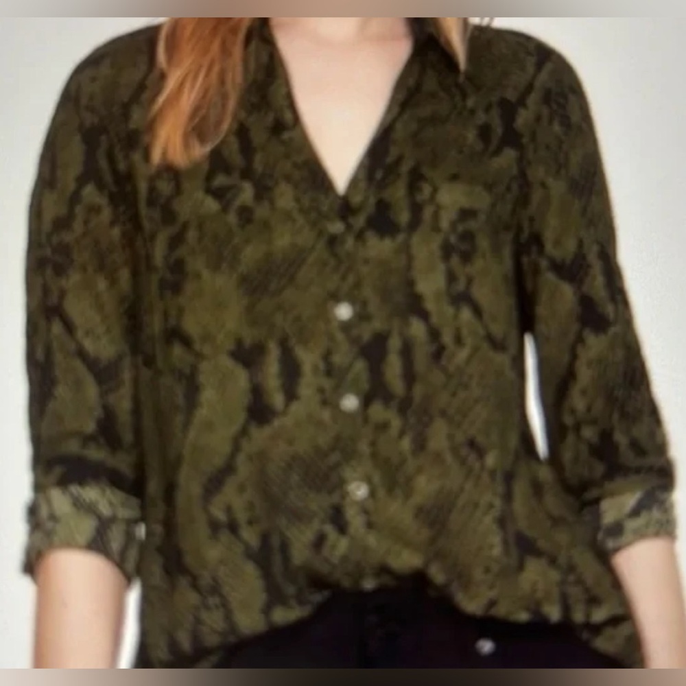 Express Portofino Green Black Snakeskin Blouse S Button-Up